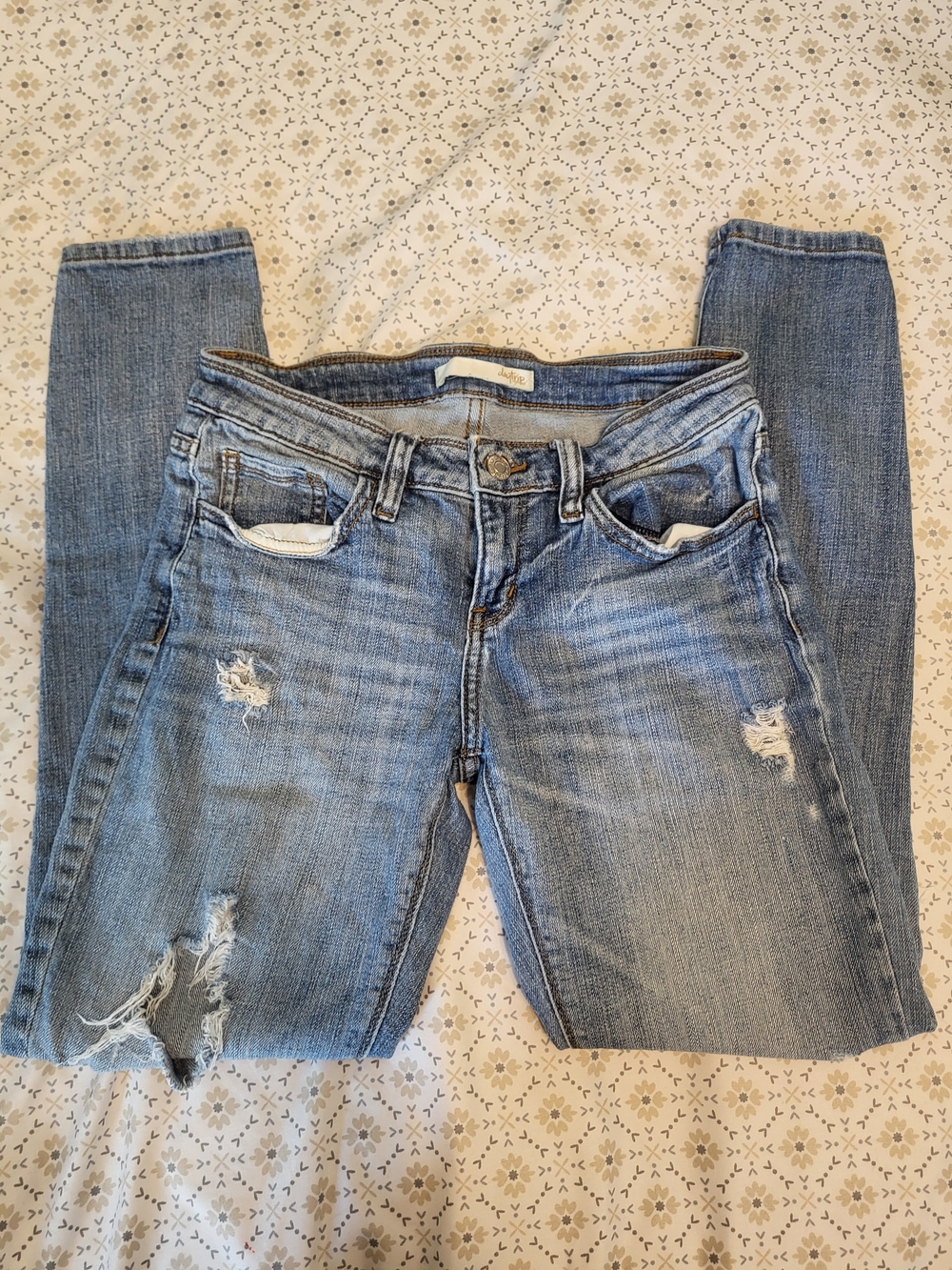 Daytrip Women's Light Blue Distressed Skinny Jeans